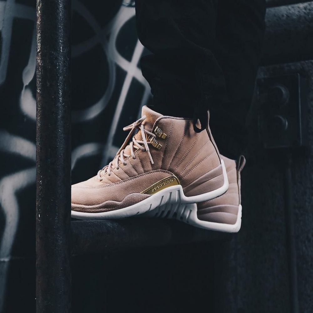 Jordan Retro 12 W basketball shoes